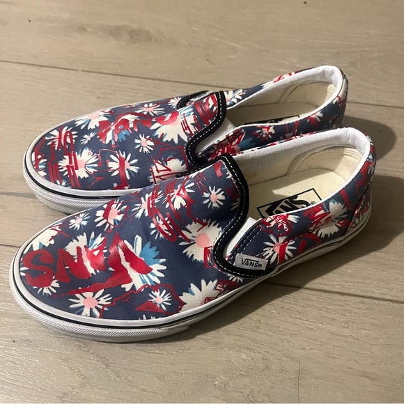 Women’s Vans Classic Slip On Floral Red Graffiti - Picture 3 of 6
